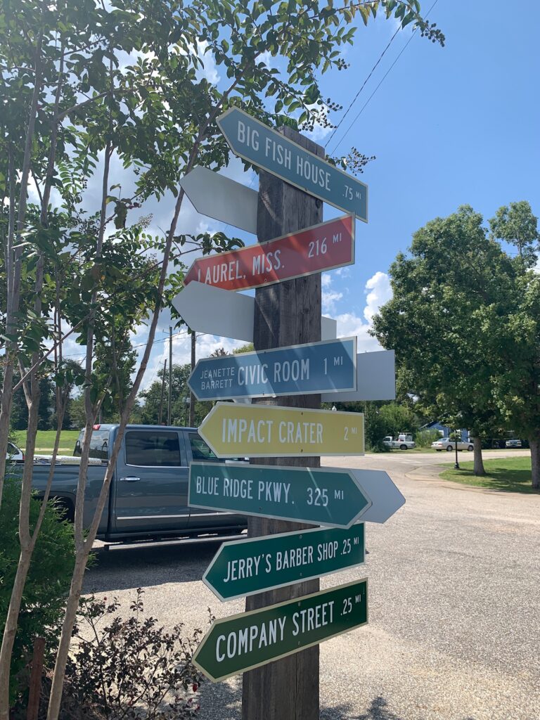 Directional arrows at Wetumpka Farmers Market