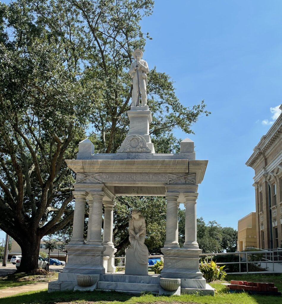 Confederate Soldiers Memorial at Courthouse Laurel MS