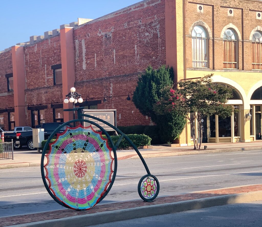 Bicycle art in median Rome GA