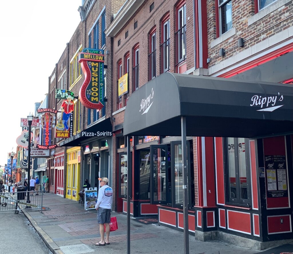 Like any strip, Broadway is less crowded in the mornings